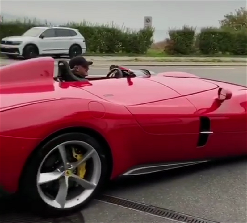 「柠檬论车」意大利首台法拉利SP1，单座单门，雨天开会泡水，上高速需戴头盔