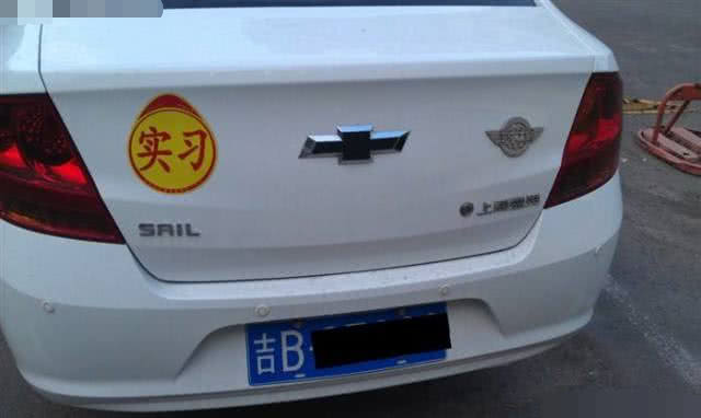 「汽车礁」80万牧马人车尾贴着2个大字，无人敢靠近，宾利都躲5米远