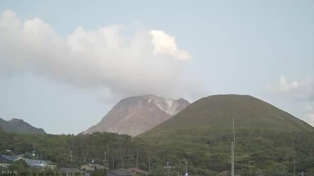 ..硫磺岛发生火山喷发