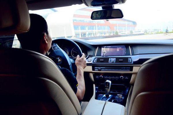 科技邦：为何现在还有人愿意跑滴滴，也不去工厂上班？司机：都是身不由己