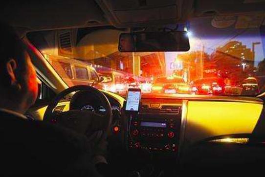 科技邦：为何现在还有人愿意跑滴滴，也不去工厂上班？司机：都是身不由己