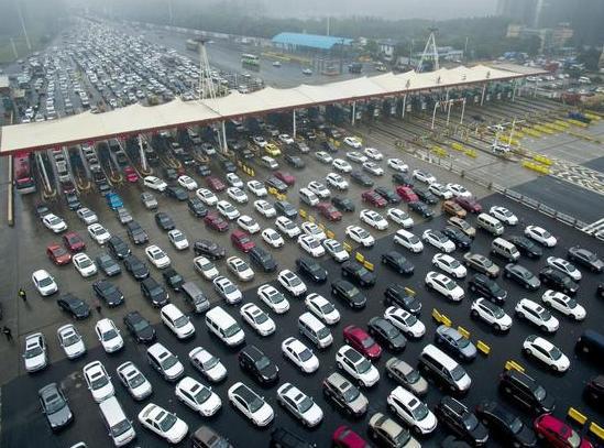 九零后聊车@越来越多的“省界收费站”被拆除，车主：最后才发现，这都是套路