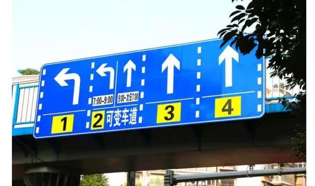 「雪饼开车」“锯齿车道”怎样通行？绿灯直行却被扣费罚款，老司机都中招了