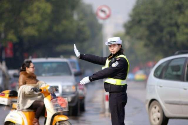 汽车之家@误闯红灯被扣6分?别慌!老司机教你一招,让你挽回6分！