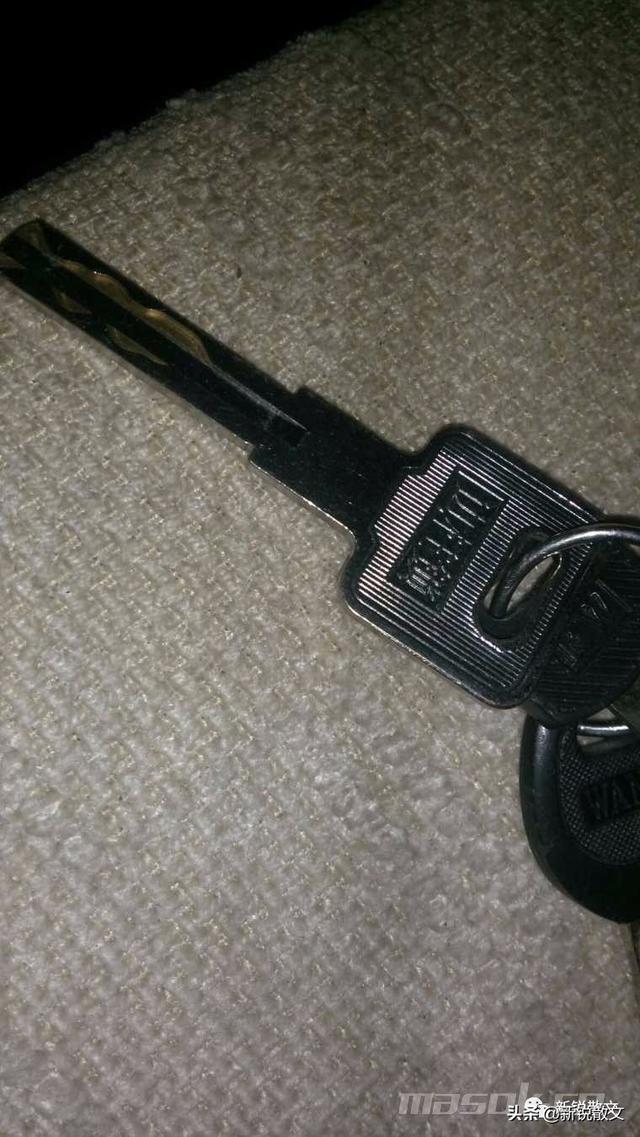 [新锐散文]媳妇把她那串钥匙给了我，我用她的钥匙却无论如何都打不开楼宇门