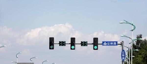 【法治安顺】后车大灯闪三下是什么意思？懂以下汽车灯语的，都是老司机