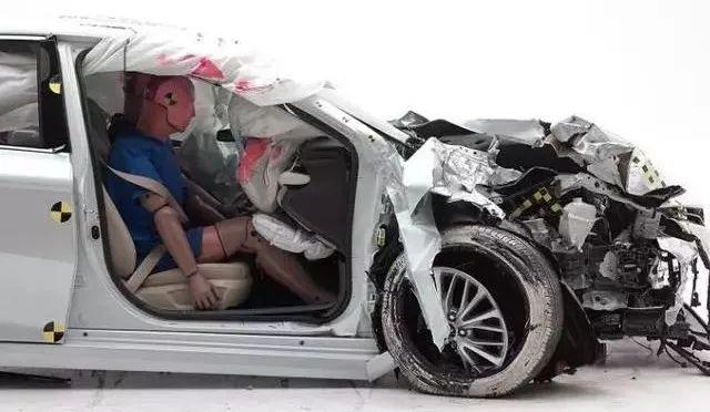 「SUV大师」消费者报告：车辆碰撞时，女性比男性更容易受伤