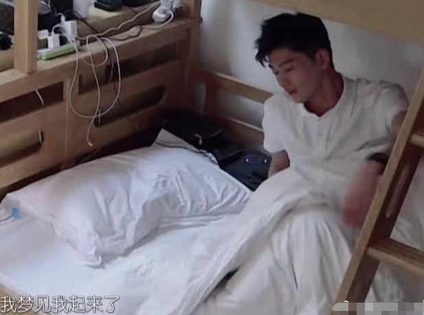 刘涛叫张翰起床直接掀被子，却不知他裸睡，张翰：我没穿衣服！