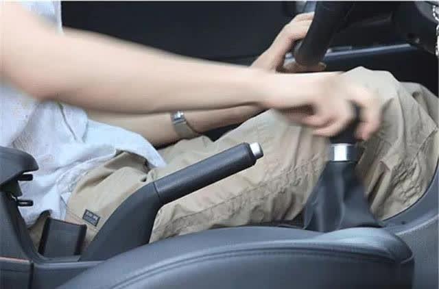 [oO与狼共舞Oo]启动汽车要不要踩离合？老司机来告你怎么做