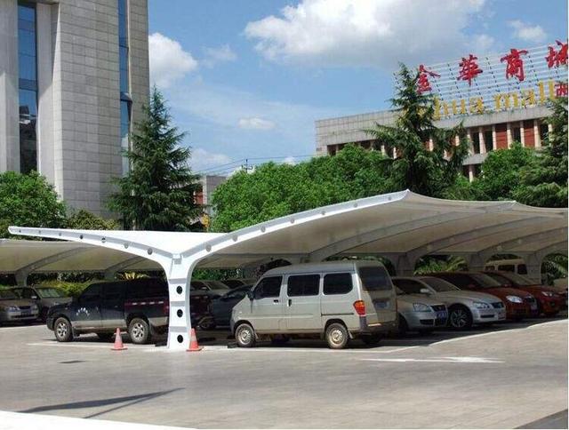 车懂百科：停车开空调费油吗？我们算过才知道有多贵