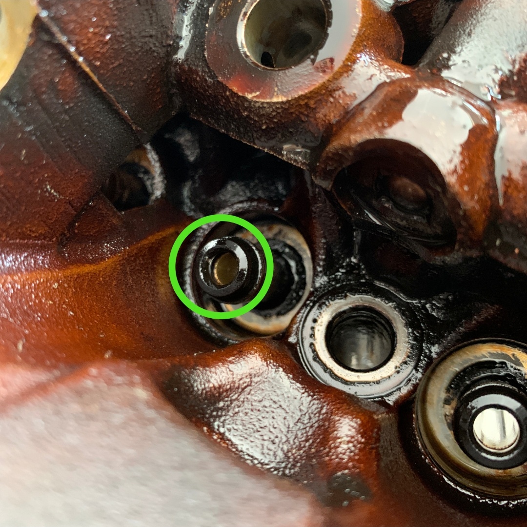 【车家号】拆散奥迪发动机后，师傅拿出工具检查，很快就给出大修方案！