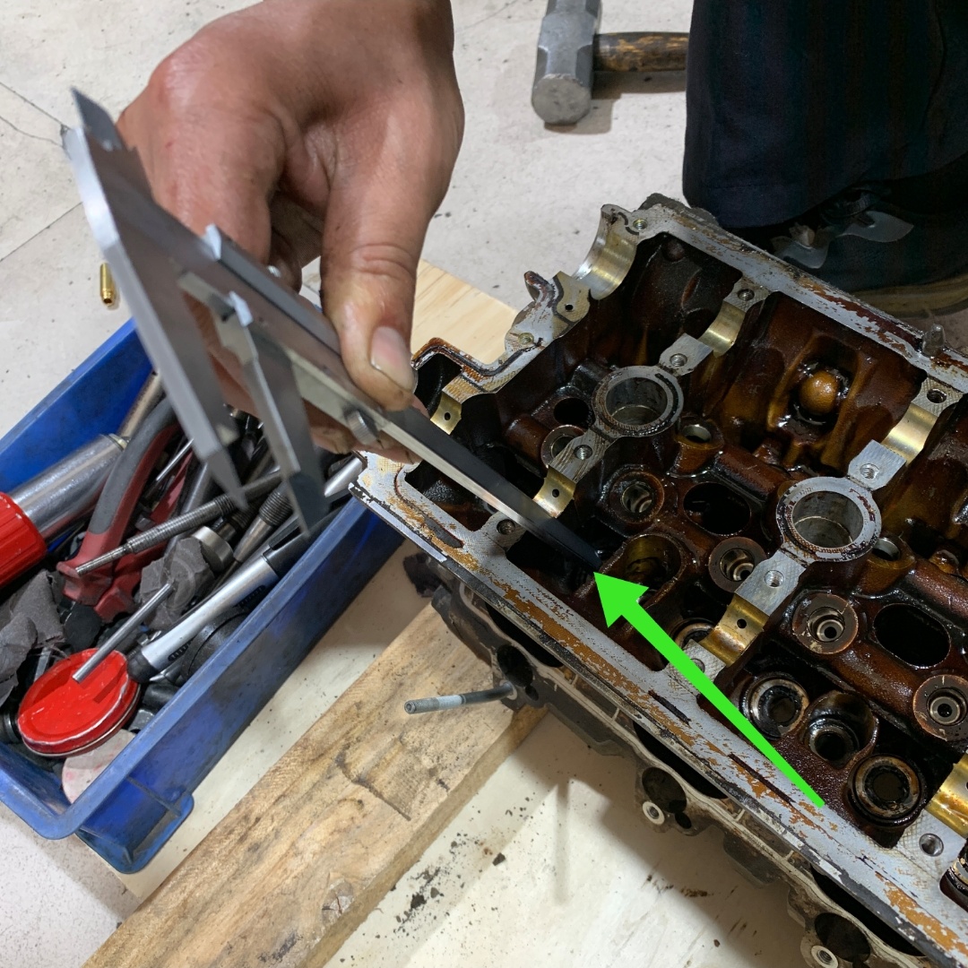 【车家号】拆散奥迪发动机后，师傅拿出工具检查，很快就给出大修方案！