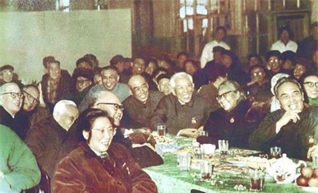 平南■痛失丈夫险些与子离别，难忘当日，她移居异国26年，依然深爱祖国
