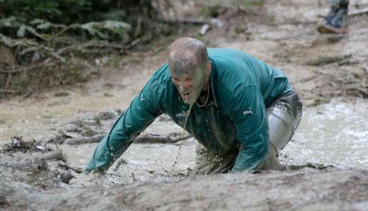 【娱乐回顾】没个人都在努力挣扎着，请别倒下，不然很难站起来