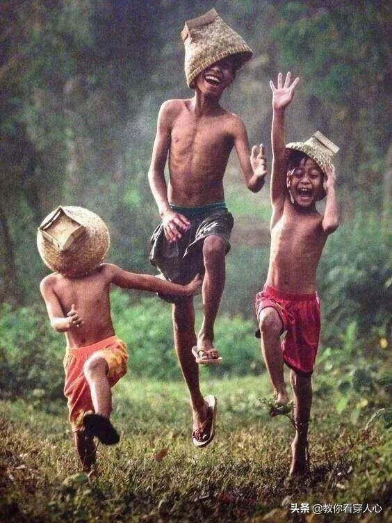 佳作有约@人和人之间最舒服的关系，就是不用讨好。相处是轻松的，交往是真诚的，联系是自然的，没有目的，不带恶意，心真意诚，彼此包容。