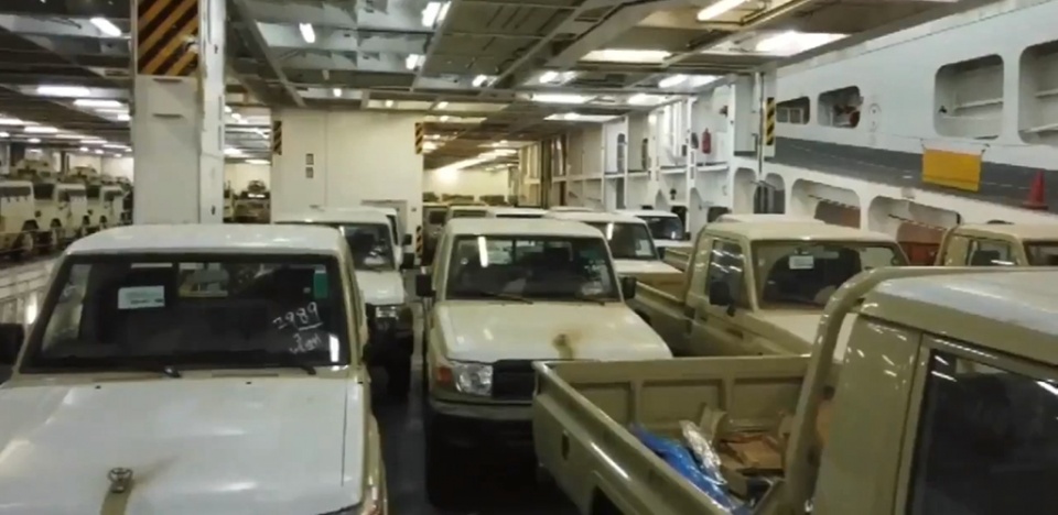 给胡塞武装添加战果？沙特大量新武器装备抵达也门，满满一船
