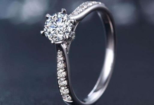 「果子说感情」心理测试：三个钻石戒指，哪一个最昂贵？测你能否得到富贵的一生