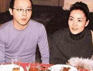 【逗极眼】 原来王菲两次都是被迫离婚? 经纪人透露王菲离婚的原因，