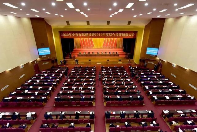 “你一看就是个小干部模样！”湖北这位市委书记的视频冲上热搜！网友怒赞