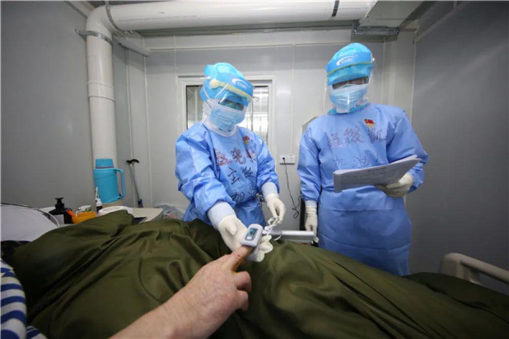 新冠肺炎重症患者人均治疗费超15万元，能报销吗？官方回应了