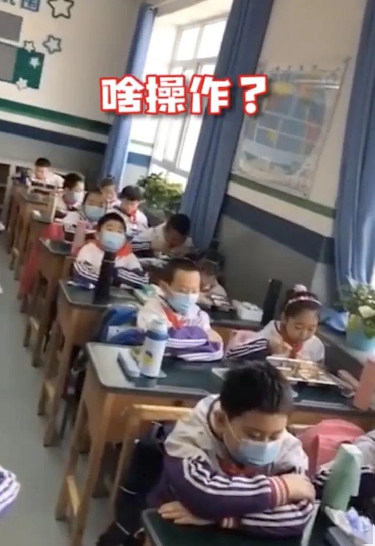 【中青网教育】小学生错峰吃饭视频火了！网友：这画面太“残忍”了