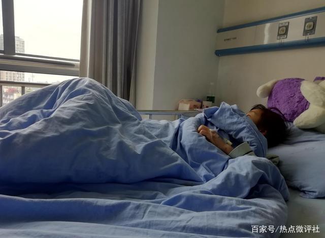 恶毒！12岁女孩“眼睛”被打肿，养母：教育不当，下手重了点！