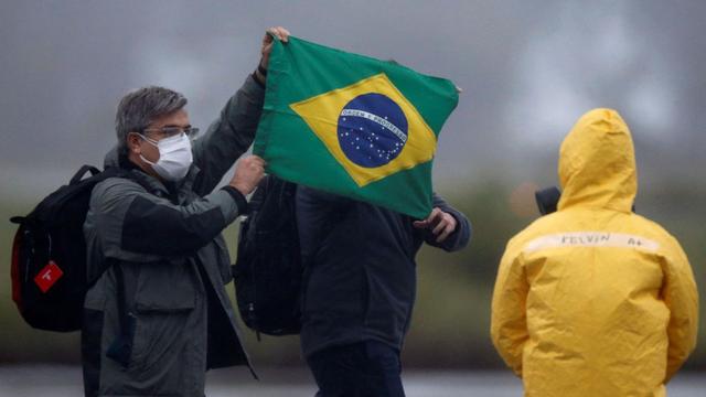 巴西总统带头打破封锁，专家：在带领全国人集体自杀