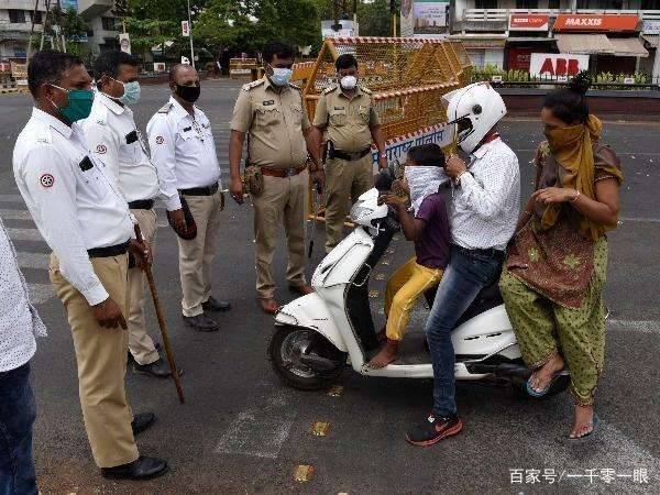 印度：疫情爆发，民工与警察爆发冲突，医护被百人围攻