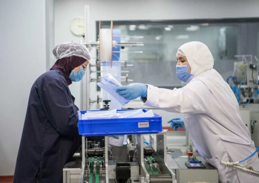 「新华国际」 口罩荒？别慌！中国兄弟来了，