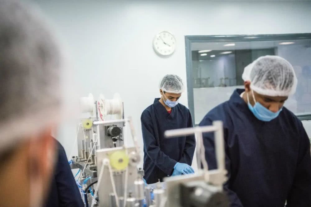 「新华国际」 口罩荒？别慌！中国兄弟来了，