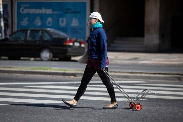 首个受疫情冲击而倒下的国家 阿根廷提出全面债务重组