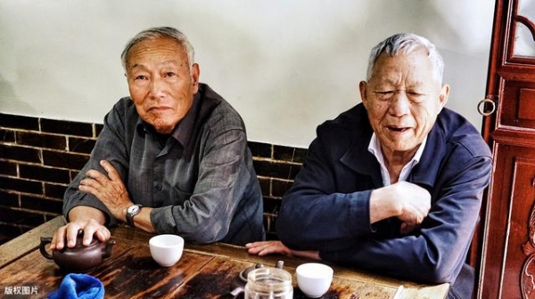 2020年退休人员养老金调整,隐藏两个惊喜,为国家点赞