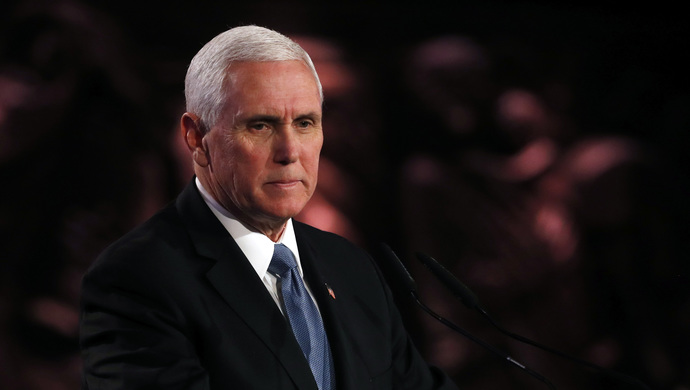 「百家号」彭斯终于认错：我应该戴上口罩