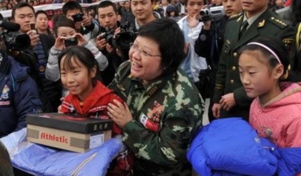 红了一辈子，48岁的韩红为何穷到倾家荡产？