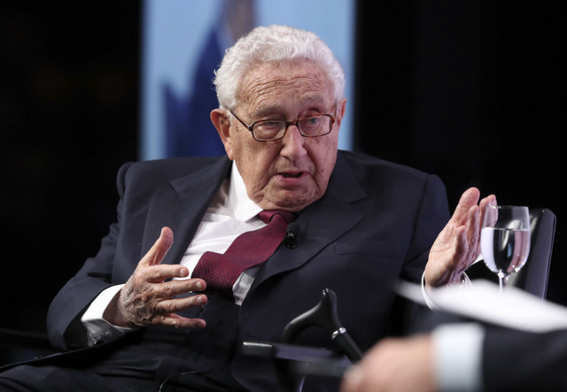 中国必须无条件救美国？基辛格：美国败了谁也别想好过，尤其中国