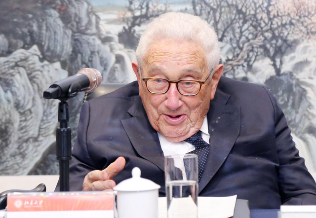 中国必须无条件救美国？基辛格：美国败了谁也别想好过，尤其中国