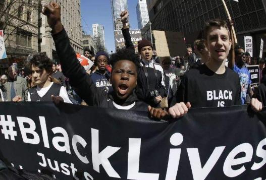 烽火狼烟|家丑不可外扬？继殴打记者后，美又“禁止”中俄媒体报道黑人新闻，原创