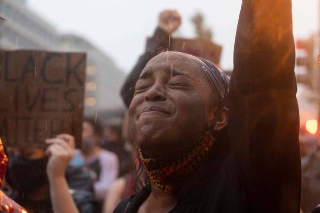 中华网|美新冠病例数破200万，“抗议”遗忘“抗疫”