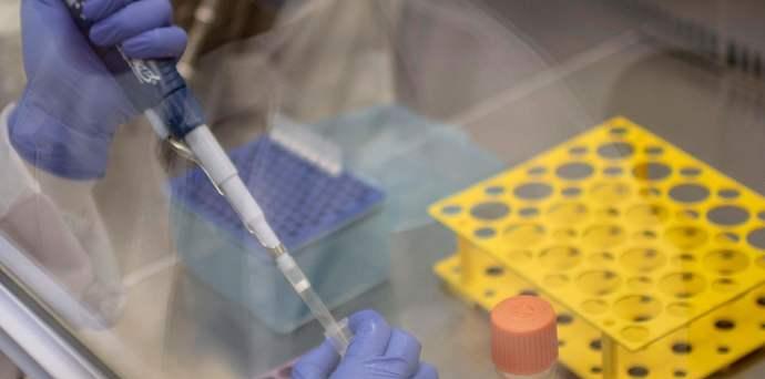 夜空良心|被特朗普说中？新冠病毒会神奇消失？专家：病毒已经变弱！，