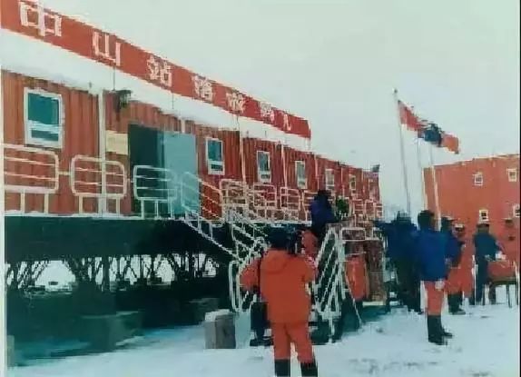 双姐旅游| 二婚嫁给张国立,被前妻要求30年不能要孩子,今63岁喜当妈!