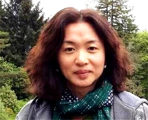 52岁金星重返回男人身？罕见一身男装素颜曝光，网友大呼：太洒脱