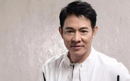 李连杰三次申请中国国籍皆被拒，决定裸捐百亿？中国国籍很难拿