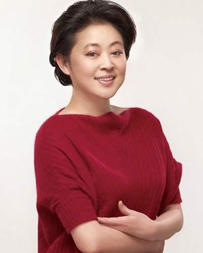 倪萍她还是走了，终于移民？抛弃了故土，永远离开了我们？