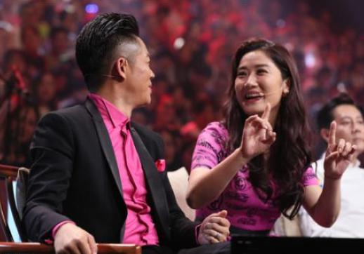 周周八卦趣闻|因车祸从“兄妹”变夫妻，后来怎么样了，当年比凤凰传奇还红