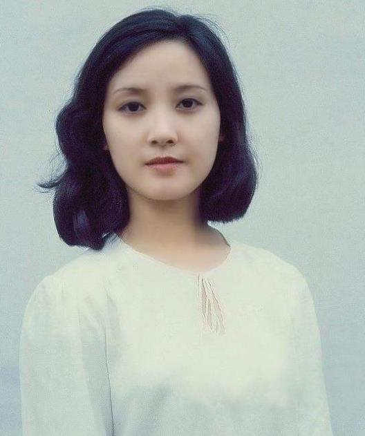 娱乐头条圈|二婚嫁张国立，却被要求30年不准生孩子，如今63岁如愿当妈