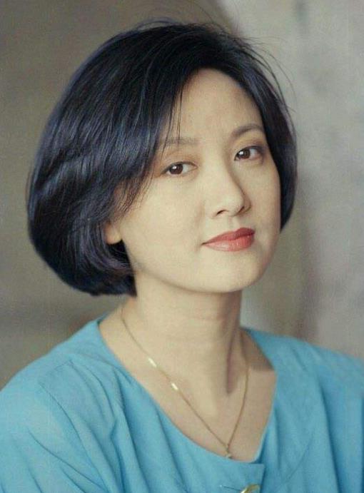 娱乐头条圈|二婚嫁张国立，却被要求30年不准生孩子，如今63岁如愿当妈