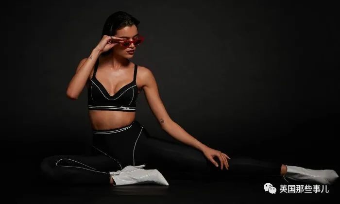 灼华有实|人们在巴西贫民窟发现了赤裸上身的她，纽约模特忽然失踪！一年后