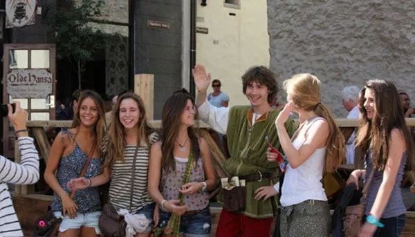 全球首个为中国改名的国家,当地美女泛滥,是中国男人的天堂