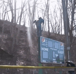 搞笑GIF趣图：|搞笑GIF趣图：这才是真正的老司机，没有点本事还干不出来这样的事！