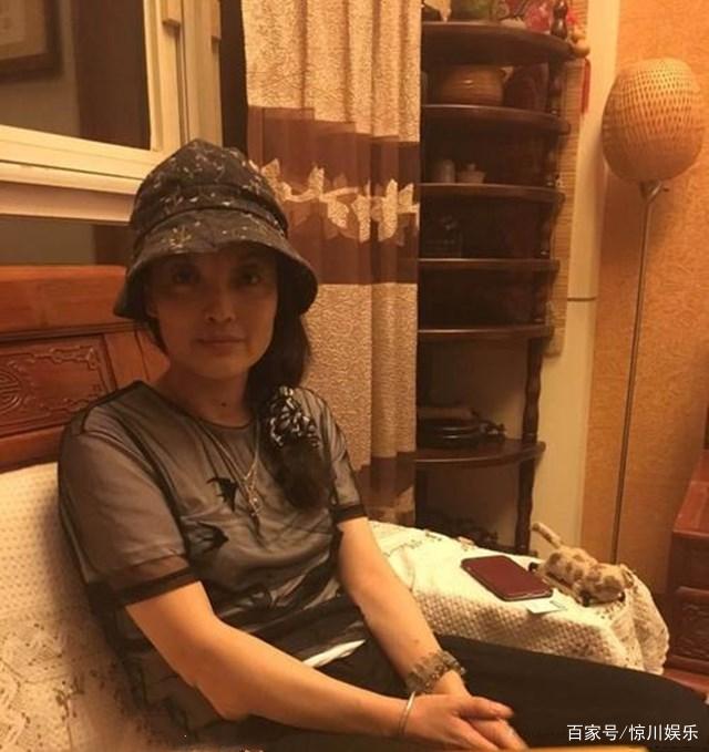 二婚娶小15岁娇妻，没想到便宜了“干儿子”，离婚之后又被分走3亿